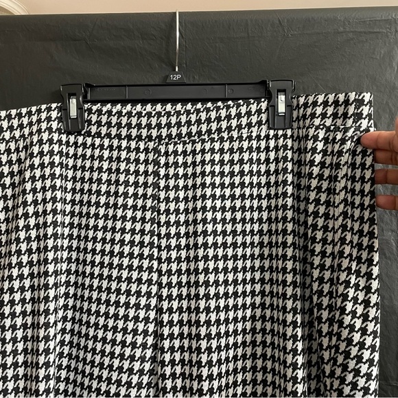 Forever 21+ Black and White 3X Houndstooth Pull-On Flare Pants Career Office - Picture 2 of 5